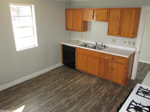 1523 Davis, Conway, AR 72034 photo 3