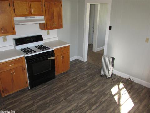 1523 Davis, Conway, AR 72034 photo 4