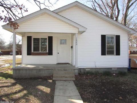 1523 Davis, Conway, AR 72034 photo 1