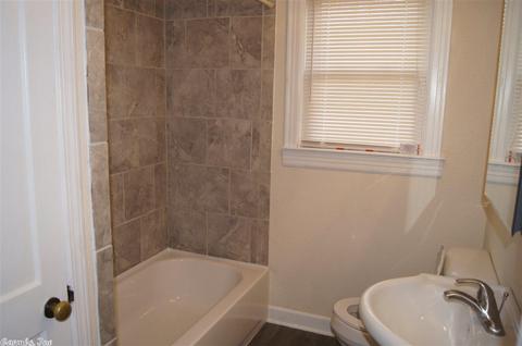 422 W Pine St, Benton, AR 72015 photo 8
