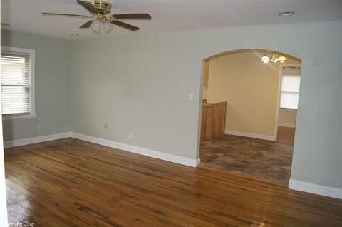422 W Pine St, Benton, AR 72015 photo 4