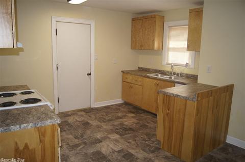 422 W Pine St, Benton, AR 72015 photo 6
