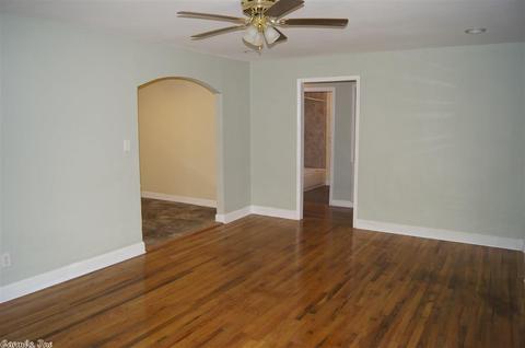 422 W Pine St, Benton, AR 72015 photo 5