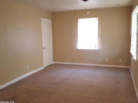 804 Barrow Dr, Pine Bluff, AR 71603 photo 2