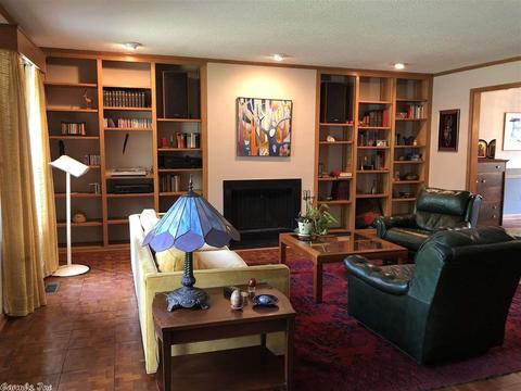 2300 Pine Hill Dr, Pine Bluff, AR 71603 photo 2