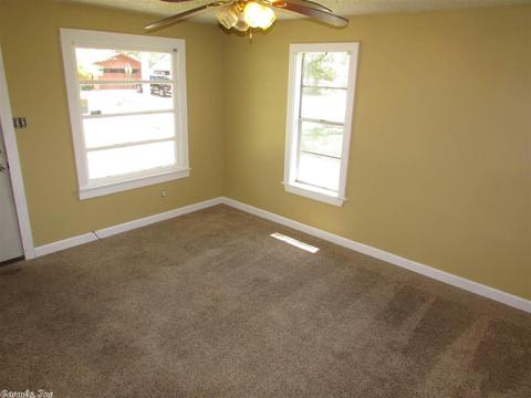 1525 Davis St, Conway, AR 72034 photo 2