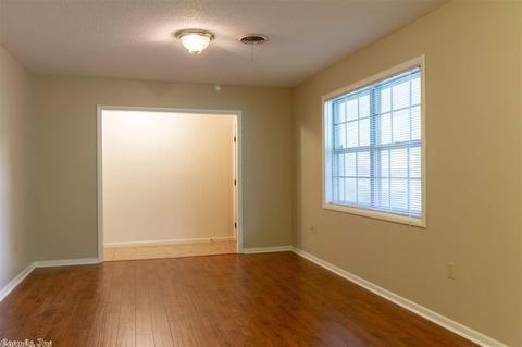 1309 Hillcrest Dr, Conway, AR 72034 photo 4