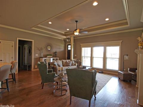 2142 Avondale Dr, Benton, AR 72019 photo 4