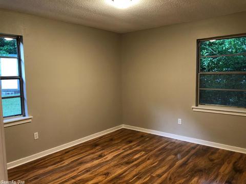 1114 E North St, Benton, AR 72015 photo 13