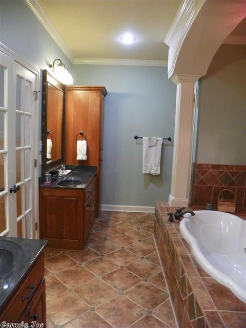 803 Robin, White Hall, AR 71602 photo 34