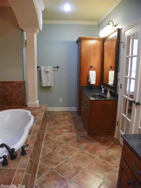 803 Robin, White Hall, AR 71602 photo 32