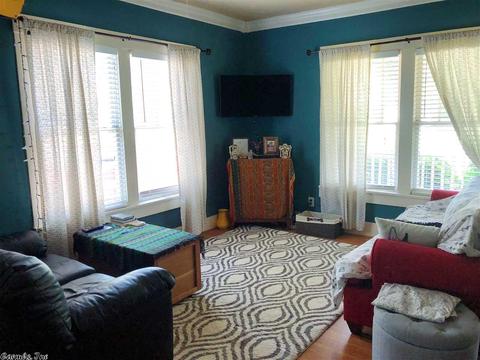 329 Oliver, Conway, AR 72034 photo 2