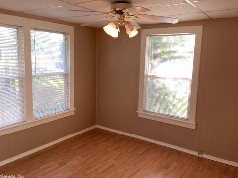 1024 Davis, Conway, AR 72034 photo 2