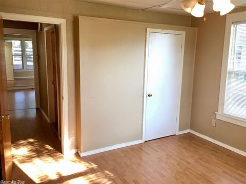 1024 Davis, Conway, AR 72034 photo 3