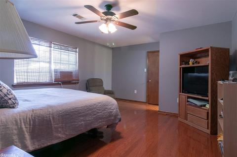 212 S Hampton, Conway, AR 72034 photo 4