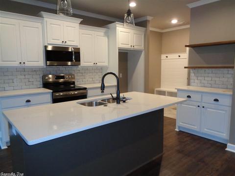 916 Dawsons Pointe Ave, Bryant, AR 72022 photo 2