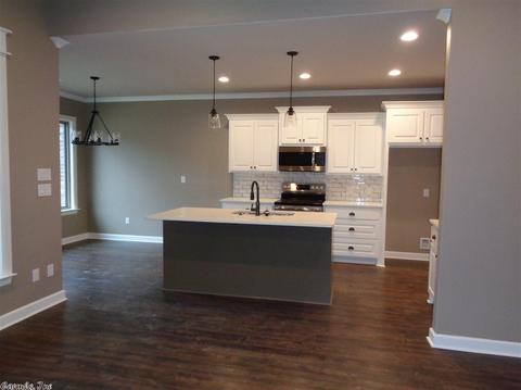 916 Dawsons Pointe Ave, Bryant, AR 72022 photo 3