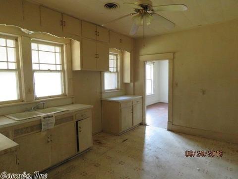 1806 S Linden St, Pine Bluff, AR 71603 photo 2