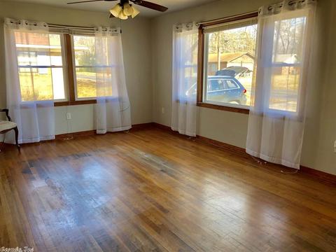 1725 Clifton, Conway, AR 72032 photo 5