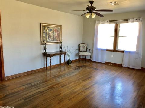 1725 Clifton, Conway, AR 72032 photo 4