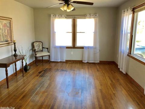 1725 Clifton, Conway, AR 72032 photo 2