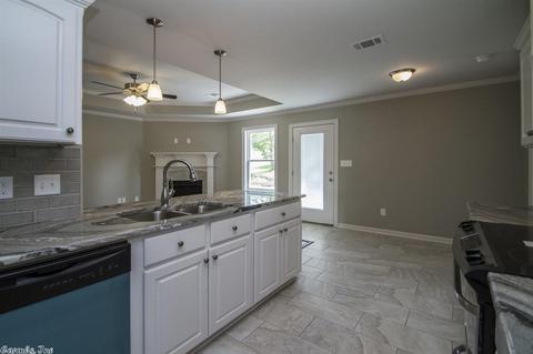 924 Parkside Dr, Redfield, AR 72132 photo 6