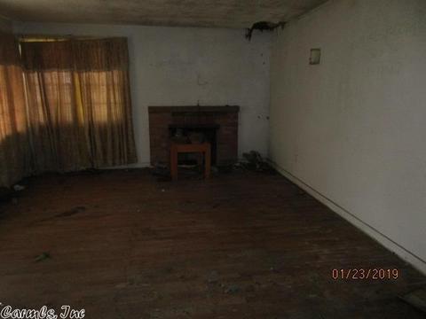 1317 S Hickory St, Pine Bluff, AR 71601 photo 4