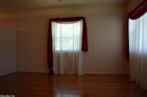 912 E Main St, Gurdon, AR 71743 photo 6