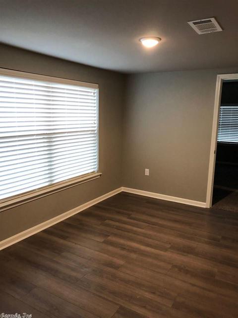 2020 Independence, Conway, AR 72034 photo 4