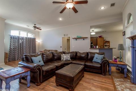 321 Madison, Benton, AR 72015 photo 6