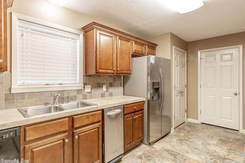 610 E German Ln, Conway, AR 72032 photo 12