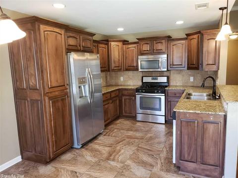 2628 Oakbrook, Benton, AR 72015 photo 2