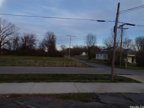 1111 Vaugine St, Pine Bluff, AR 71601 photo 2