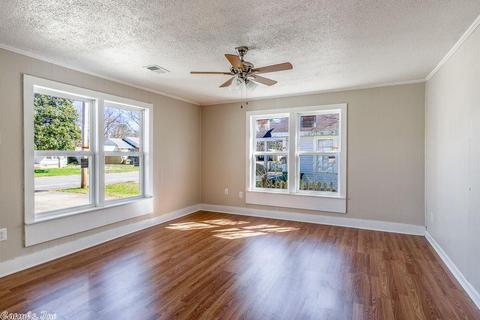 1421 Davis, Conway, AR 72034 photo 8