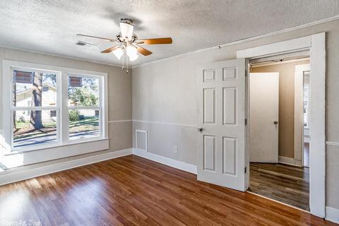 1421 Davis, Conway, AR 72034 photo 28