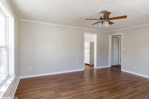 1421 Davis, Conway, AR 72034 photo 11