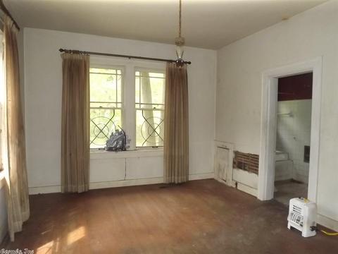 1616 S Laurel St, Pine Bluff, AR 71601 photo 4