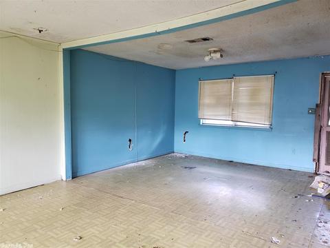 2312 E Lakeview, Benton, AR 72015 photo 2