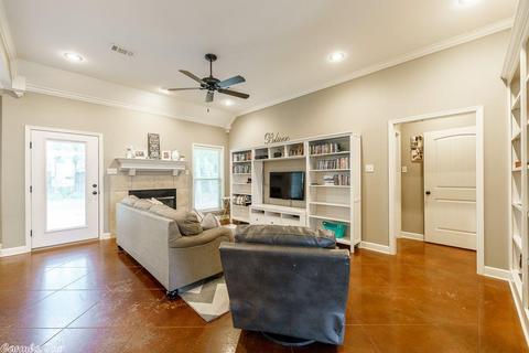 5040 Trinity Xing, Conway, AR 72034 photo 4