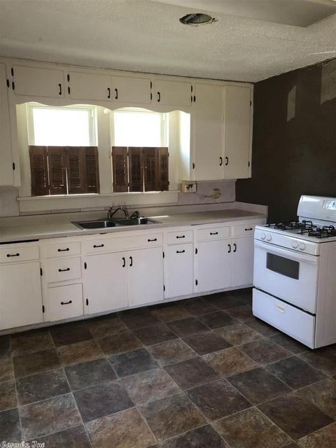 503 1st St, Conway, AR 72032 photo 2