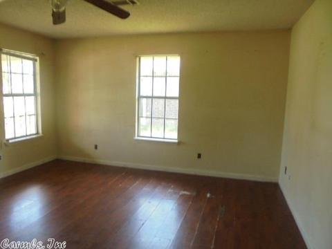 1002 E 10th Ave, Pine Bluff, AR 71601 photo 4