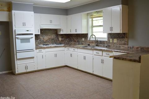 1402 N Maple St, De Queen, AR 71832 photo 4