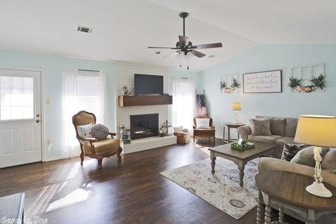 208 S Hampton, Conway, AR 72034 photo 2