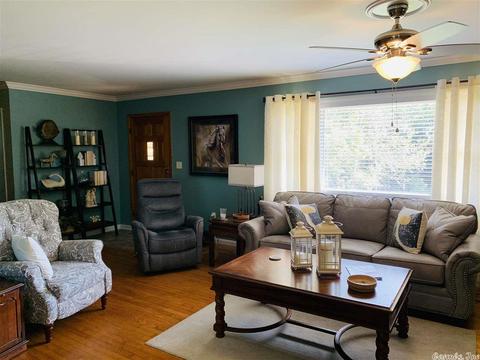 147 E Olive St, Melbourne, AR 72556 photo 2