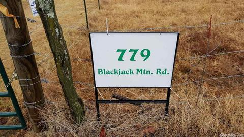 779 Blackjack Mtn Rd, Romance, AR 72143 photo 2