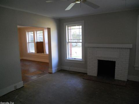 1806 S Linden St, Pine Bluff, AR 71603 photo 3