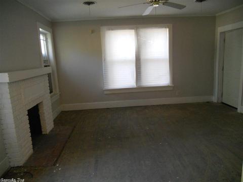 1806 S Linden St, Pine Bluff, AR 71603 photo 2