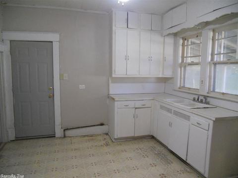 1806 S Linden St, Pine Bluff, AR 71603 photo 6