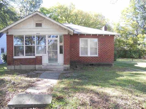 1806 S Linden St, Pine Bluff, AR 71603 photo 1