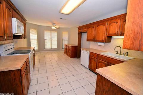 874 Heather, Conway, AR 72034 photo 11